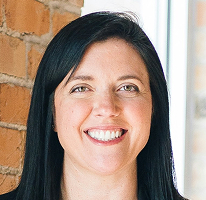 Sophie Hartwell, responsable du support client, portrait au sein de l'équipe de service